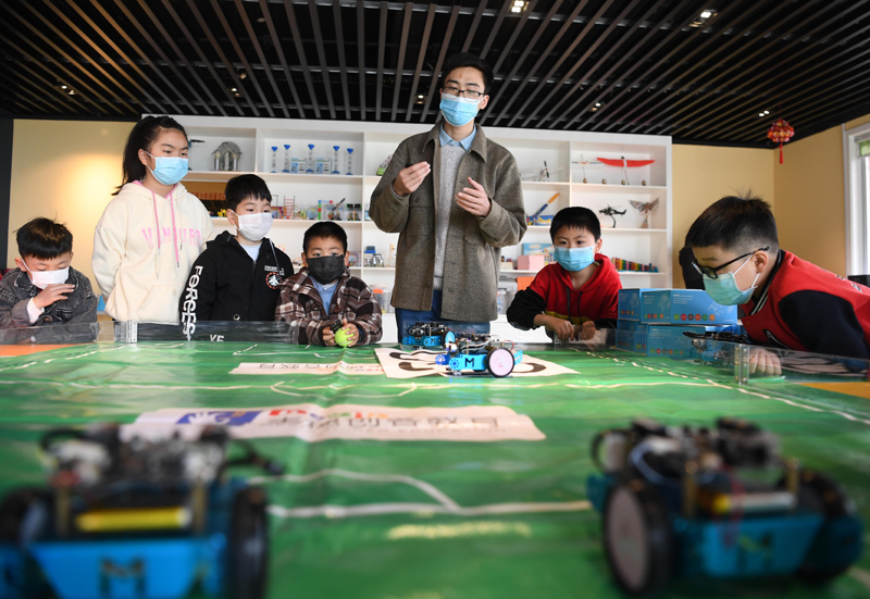合肥:停课不停学 科技馆里学知识