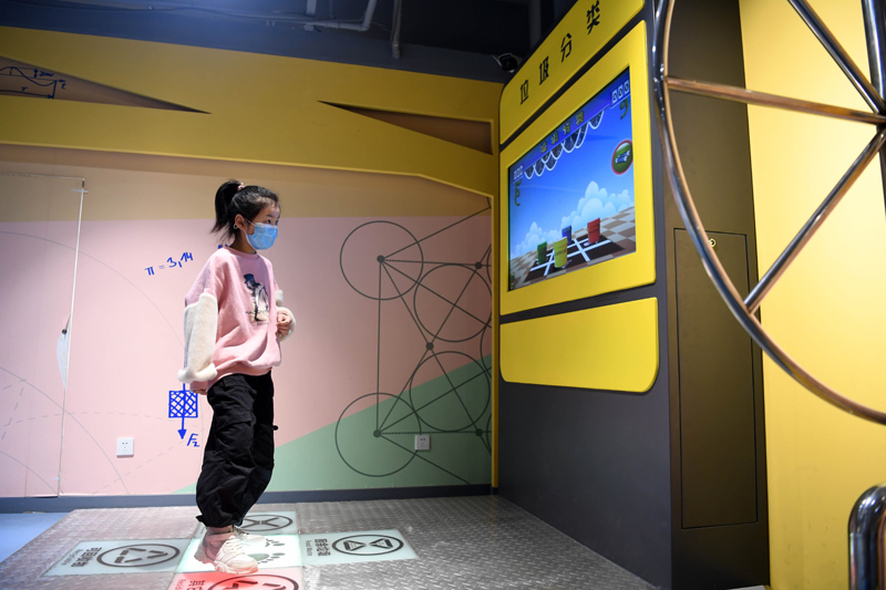合肥:停课不停学 科技馆里学知识