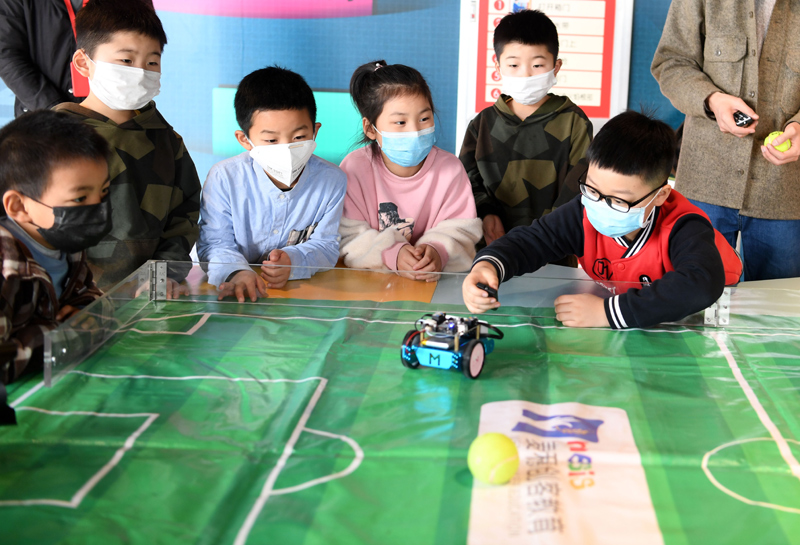 合肥:停课不停学 科技馆里学知识