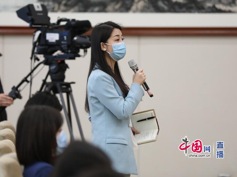 中央广播电视总台央视财经记者提问