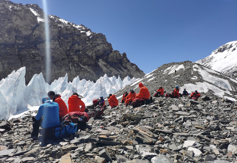 2020珠峰高程测量登山队抵达海拔6500米的前进营地