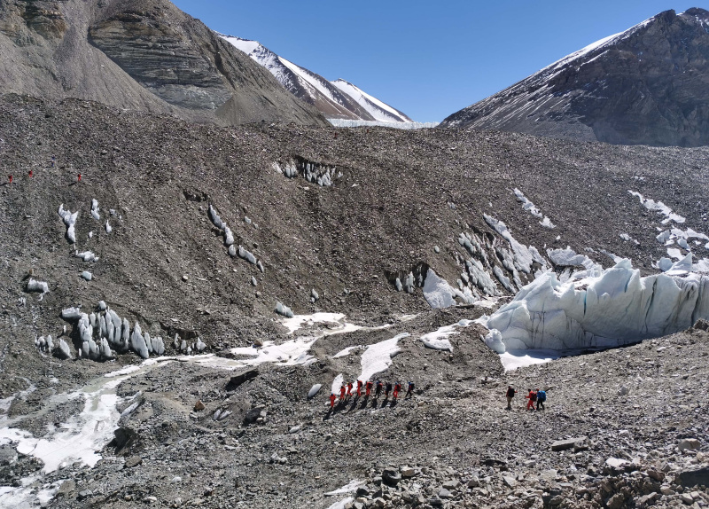 2020珠峰高程测量登山队抵达海拔6500米的前进营地