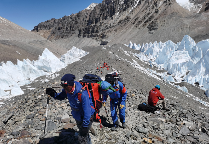 2020珠峰高程测量登山队抵达海拔6500米的前进营地