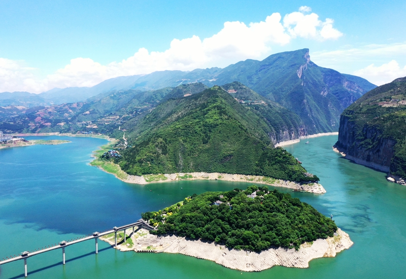 瞿塘峡初夏美如画