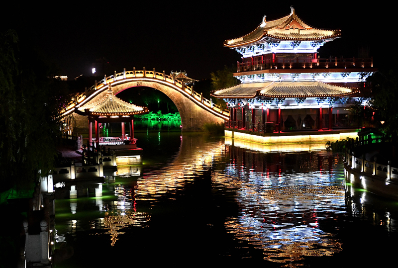 这是6月1日拍摄的河南开封御河夜景.