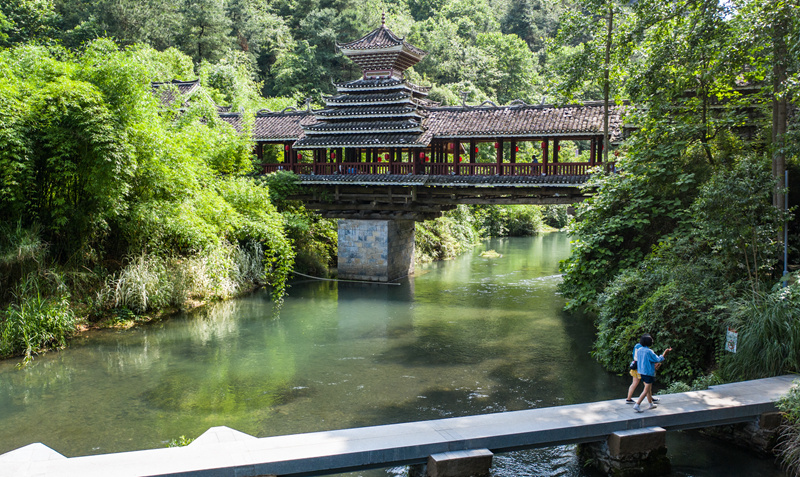 初夏阿哈湖