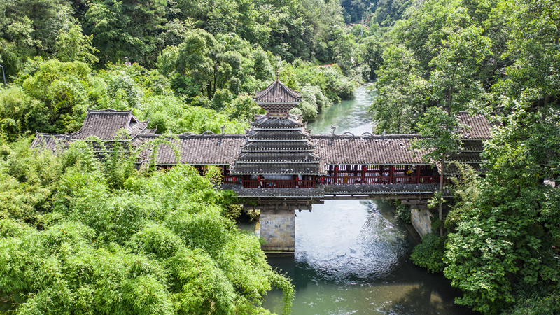 初夏阿哈湖