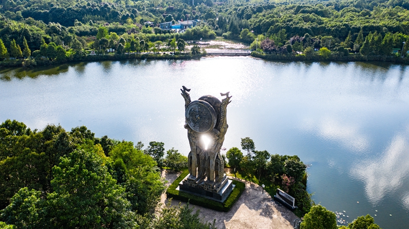 清凉度夏的观山湖公园