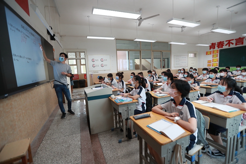 武汉初一初二年级学生返校复学
