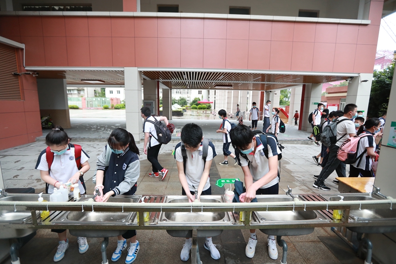 武汉初一初二年级学生返校复学