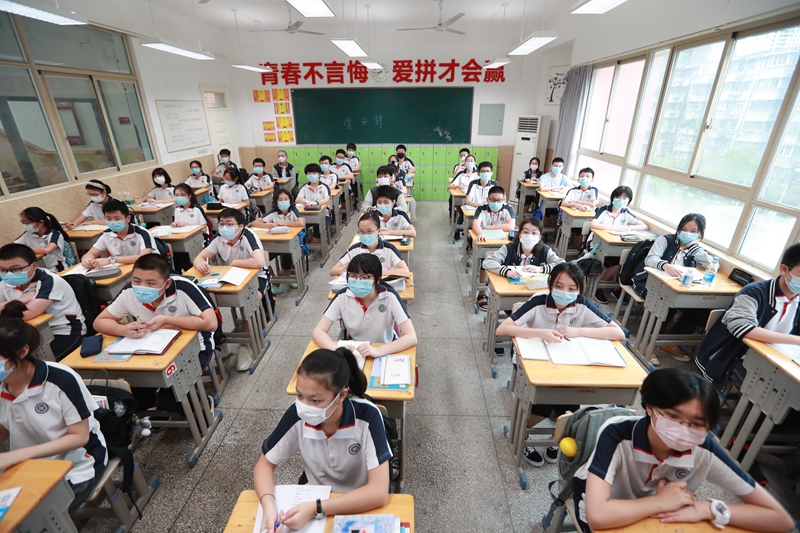 武汉初一初二年级学生返校复学