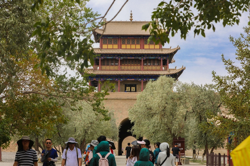 甘肃嘉峪关：暑期旅游热