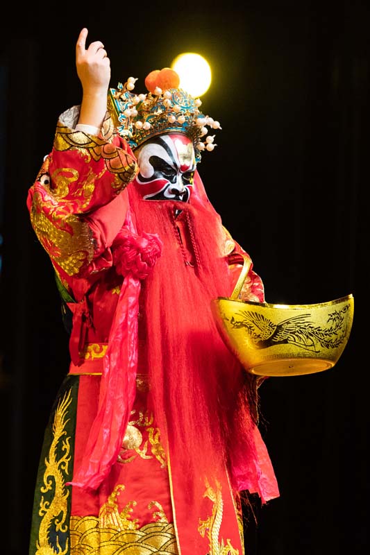 京剧演出丰富学生暑期生活