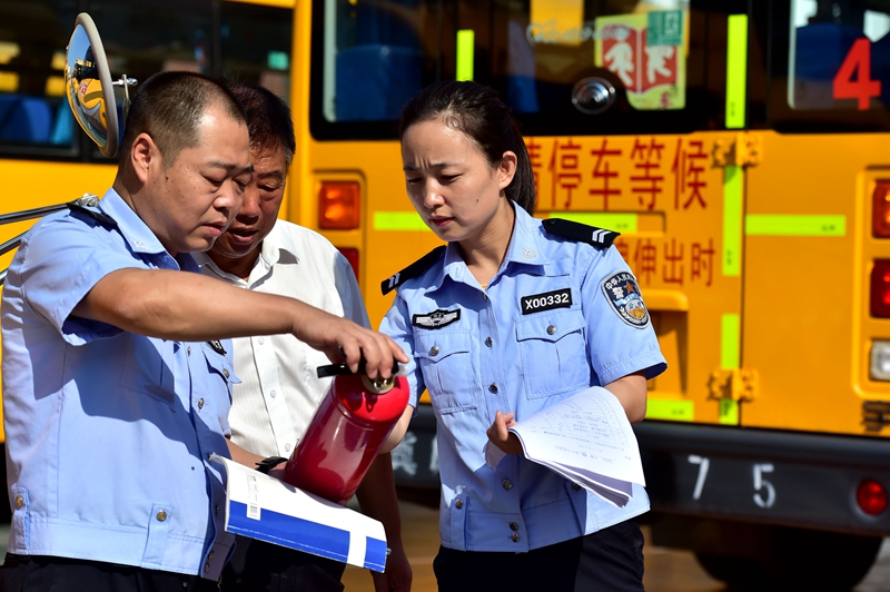 河北石家庄：校车“体检”迎开学