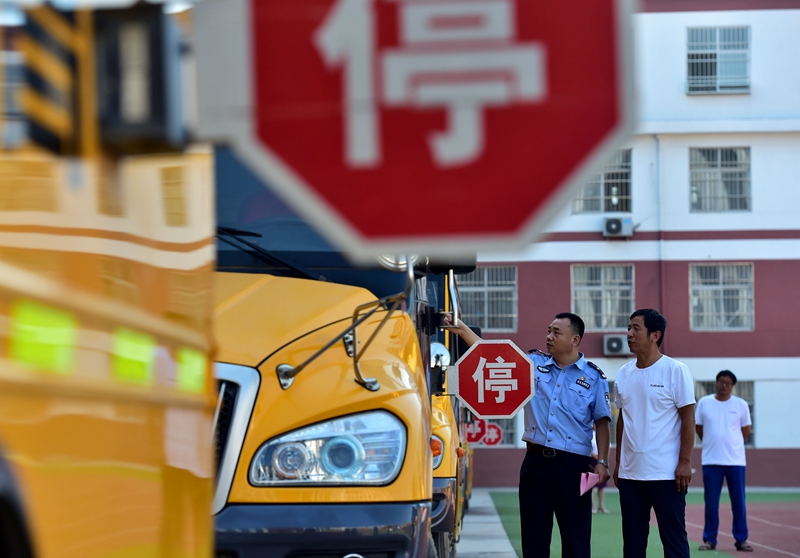 河北石家庄：校车“体检”迎开学