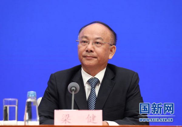 图为广东省委农办,省扶贫办专职副主任梁健(徐想 摄)