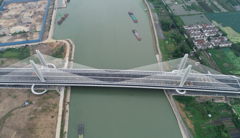 安徽巢湖：裕溪河特大桥建成通车