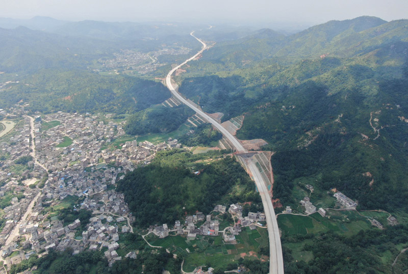 广东：大丰华高速公路建设进展顺利