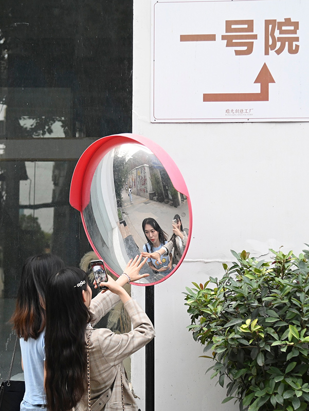 河南郑州：废旧工厂变身创业筑梦空间