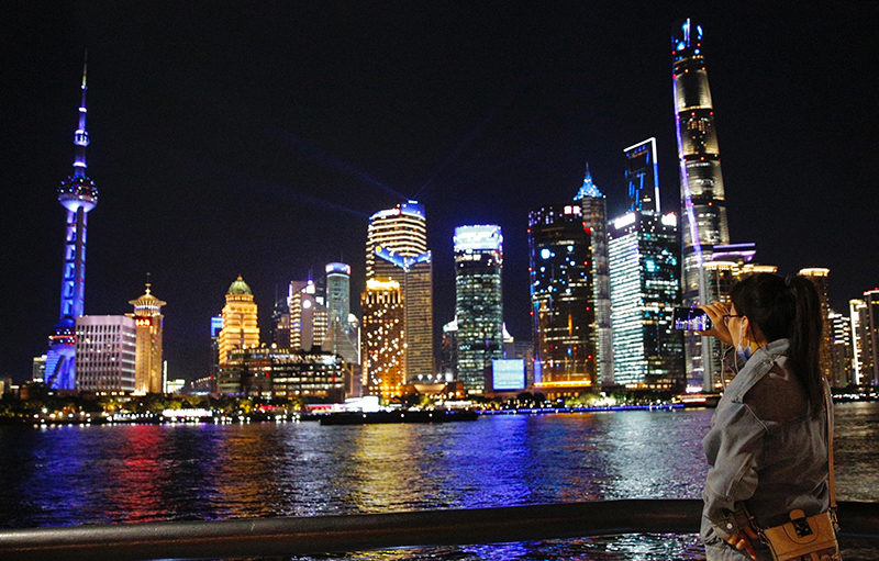 光影秀律动黄浦江