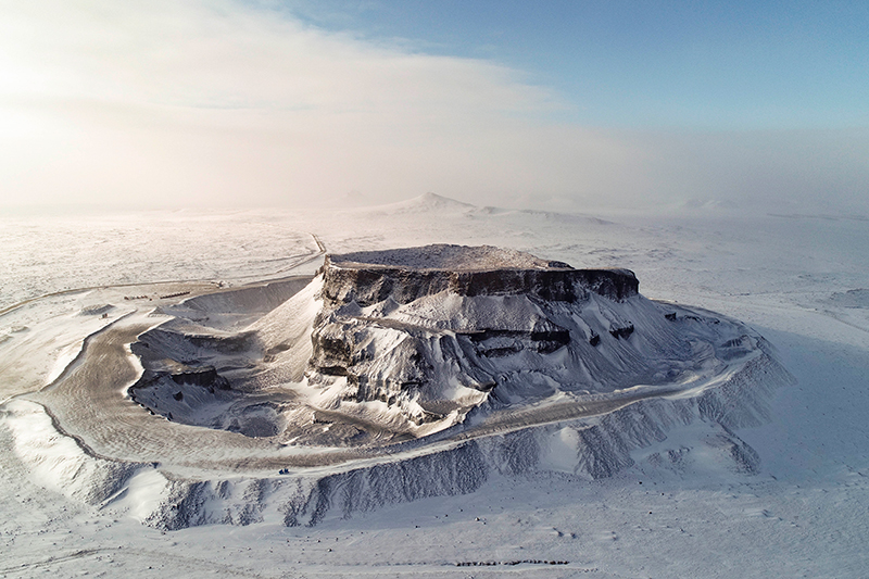 察哈尔火山群雪景如画