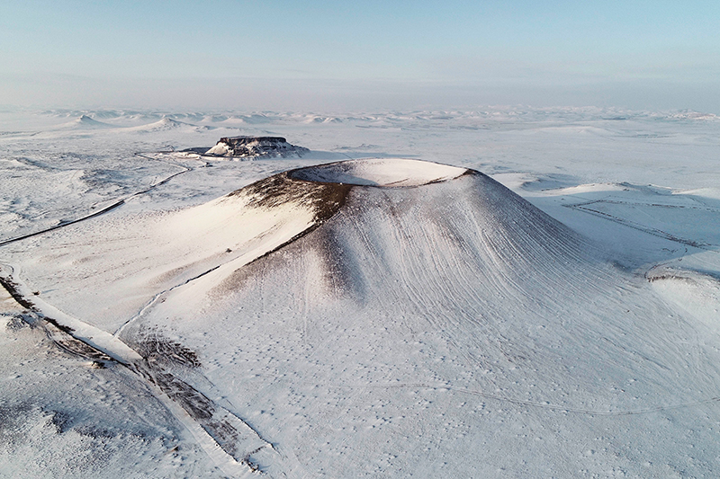 察哈尔火山群雪景如画