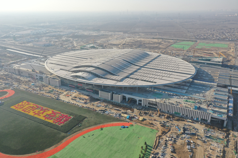300个工地塔吊林立 10万名建设者热火朝天——聚焦雄安新区高标准高质量建设进展