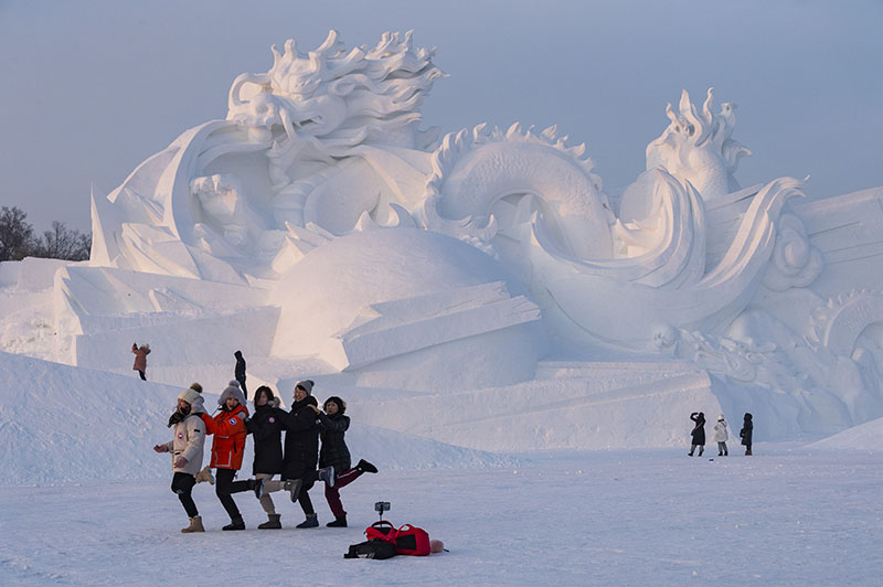 走进"雪雕博物馆 畅享冬日"雪趣"
