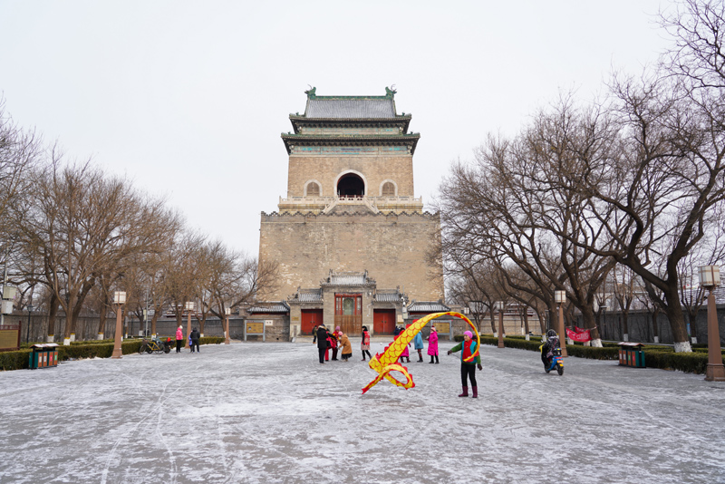 雪花点缀钟鼓楼