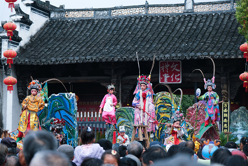 美丽乡村迎来非遗“抬阁”展演