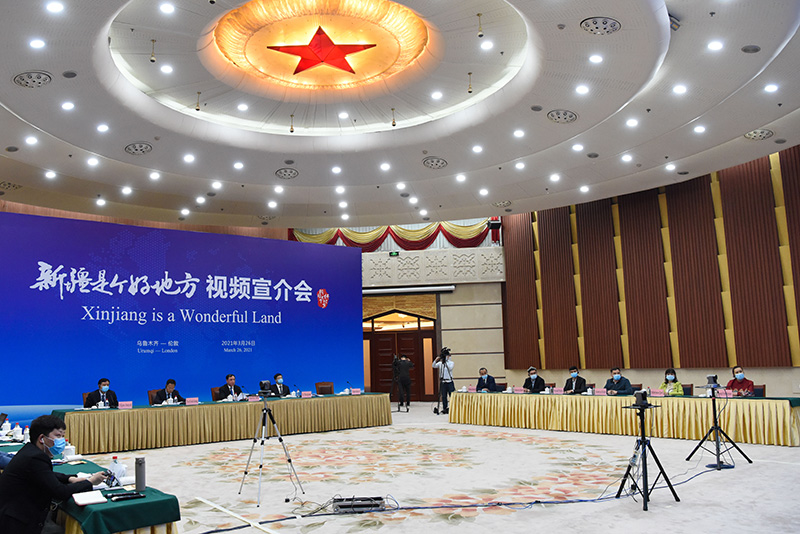 新闻 滚动 他说,面对严峻复杂的反恐形势和各族群众对打击暴力恐怖