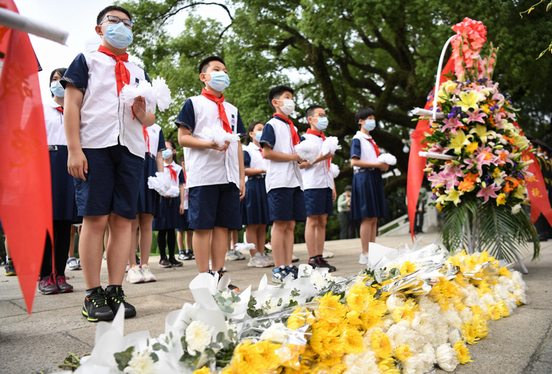 清明将至 祭奠先烈_图片新闻_中国政府网