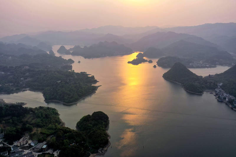 夕照百花湖