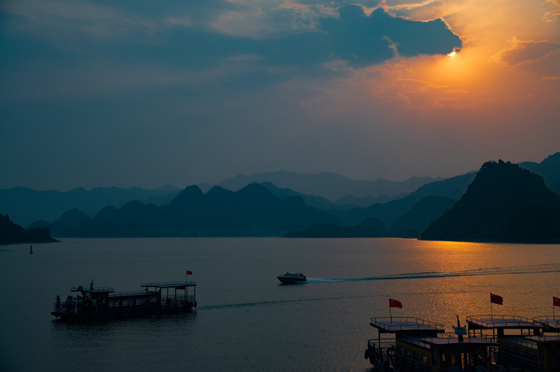 夕照百花湖