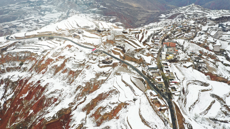 甘肃东乡：推进农村路网建设 助力乡村振兴