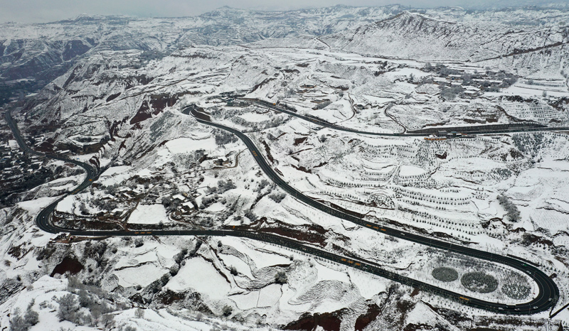 甘肃东乡：推进农村路网建设 助力乡村振兴