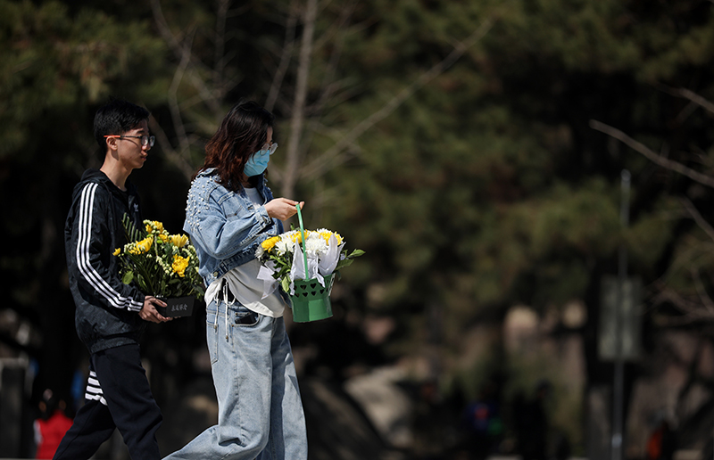 沈阳抗美援朝烈士陵园：清明祭英烈