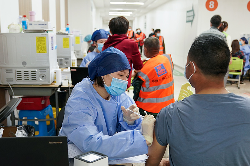 上海为建设工人开设夜间新冠疫苗接种通道