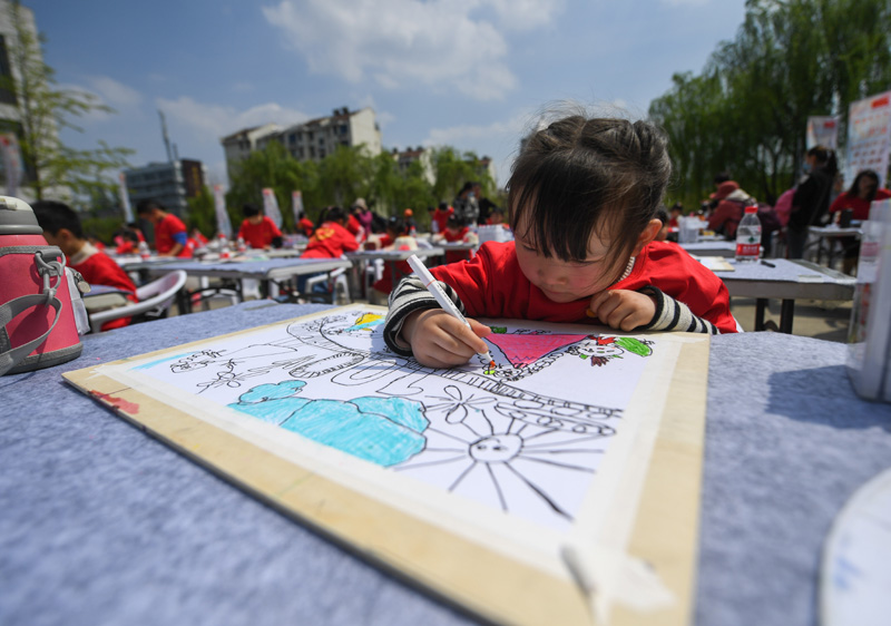百人广场书画创作 开启全民艺术大赛
