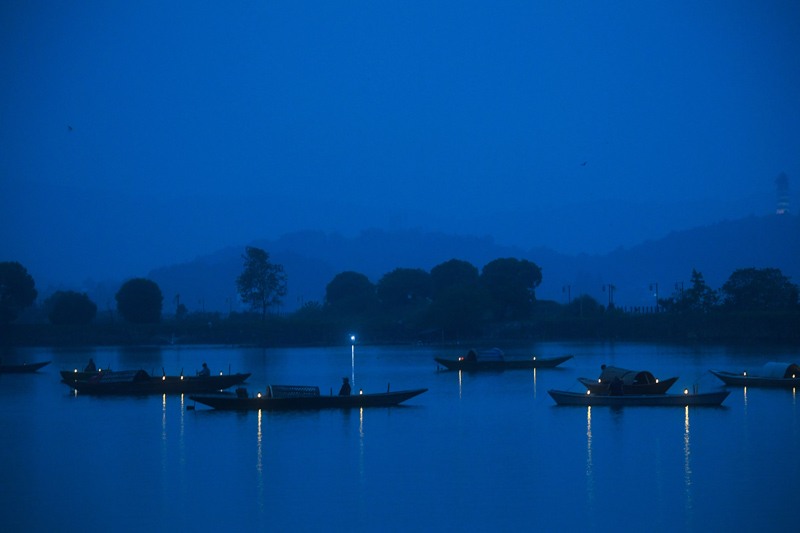 “三江渔火”呈现江南渔村美丽夜色