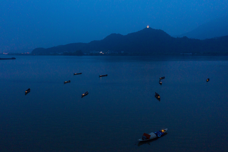 “三江渔火”呈现江南渔村美丽夜色