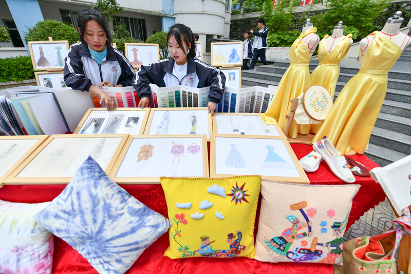 贵州龙里：赛职业技能 展教学成果
