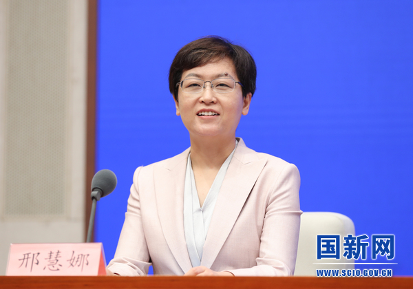 国务院新闻办新闻局副局长,新闻发言人邢慧娜
