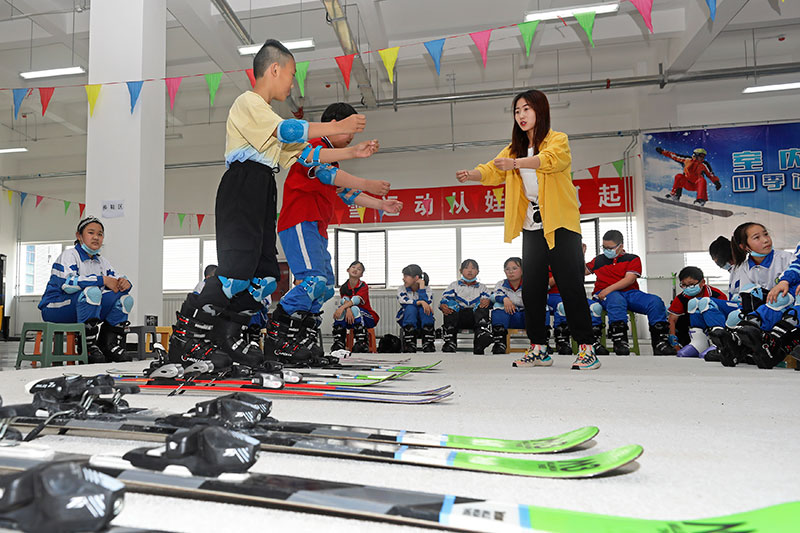 国产雪具如何乘势崛起——河北省张家口市发力冰雪装备产业调查