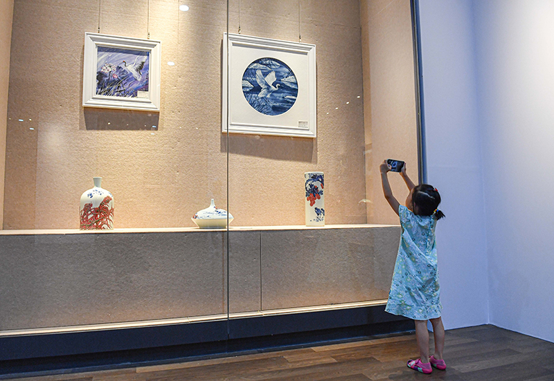 瓷中国·景德镇陶瓷艺术文章展”位于海口的海南省博物馆实行“陶(图2)
