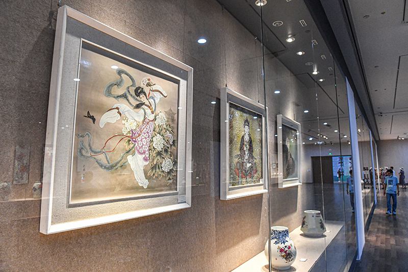 瓷中国·景德镇陶瓷艺术文章展”位于海口的海南省博物馆实行“陶(图5)