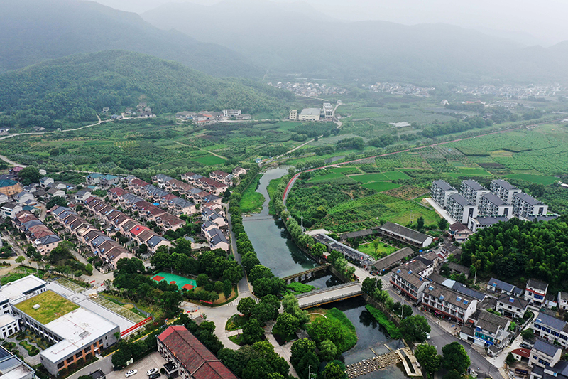 空中俯瞰宁波余姚市横坎头村(2020年7月15日摄,无人机照片).