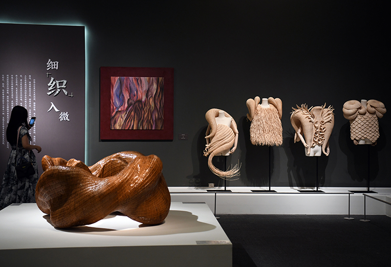 第二届全国工艺美术作品展在京开幕