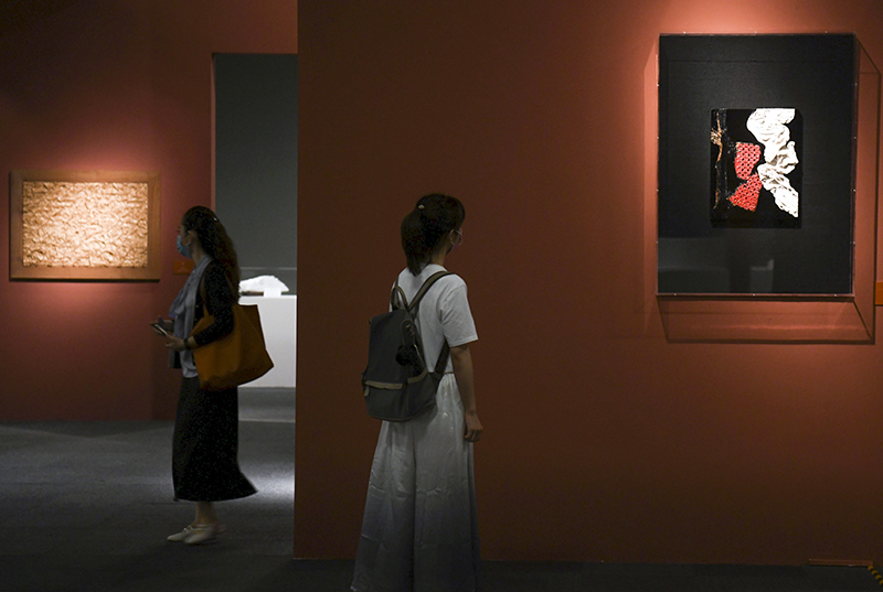 第二届全国工艺美术作品展在京开幕
