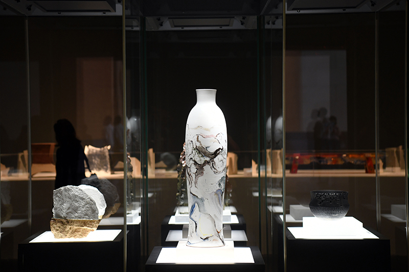 第二届全国工艺美术作品展在京开幕